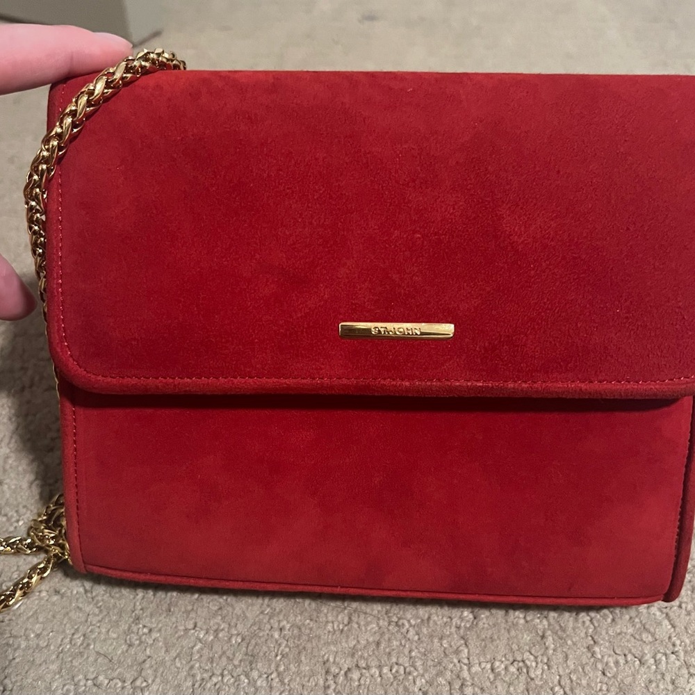 Beautiful suede St. John cross body that can also be converted into a clutch.